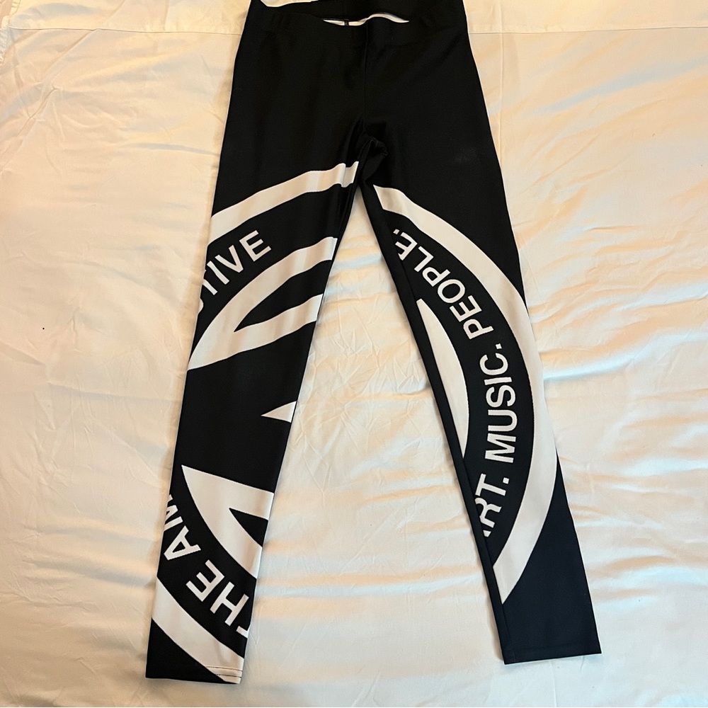 Women’s black & white athletic leggings AMP Collective logo Sz Medium